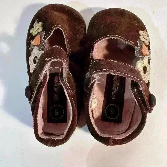 GENUINE KIDS FROM OSHKOSH GIRL SHOES 5 BROWN SUEDE MARY JANES W/FLOWERS - Picture 6 of 9